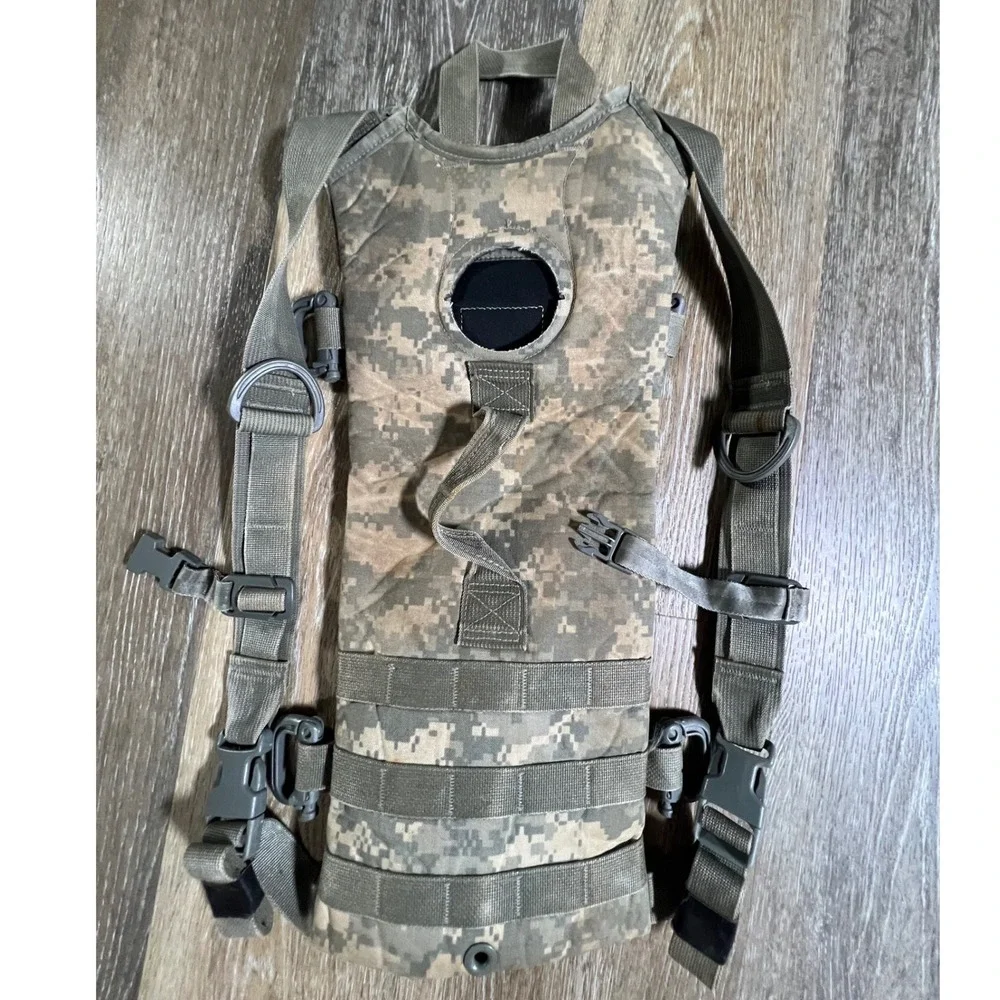 US Military Hydration System Carrier Unisex OS Green UCP Camo MOLLE II 4971
